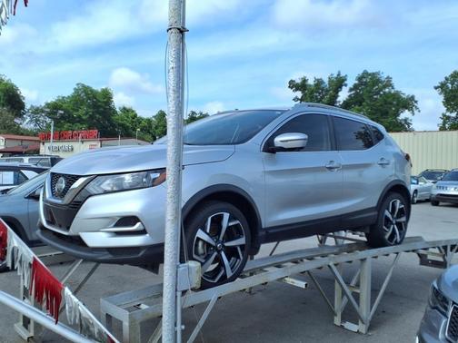 2022 Nissan Rogue Sport SL