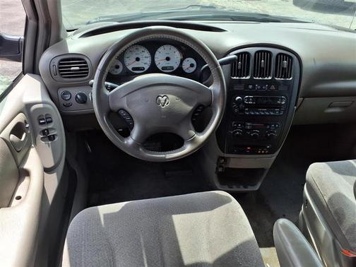 Green 2003 Dodge Grand Caravan Sport
