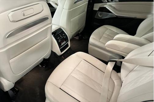 2023 BMW X7 M60i