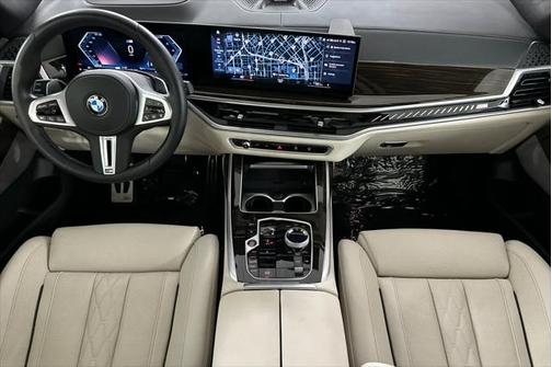 2023 BMW X7 M60i