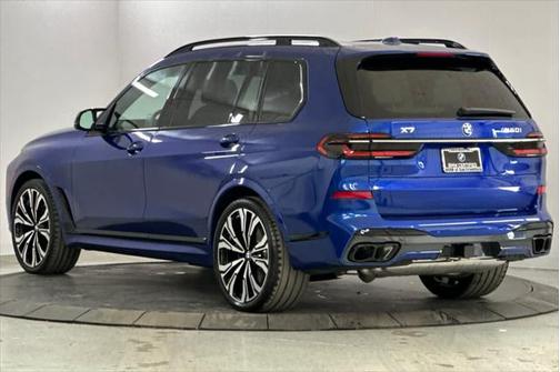 2023 BMW X7 M60i