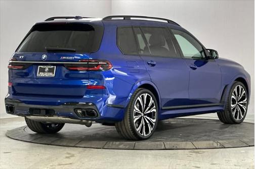2023 BMW X7 M60i