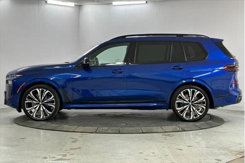 2023 BMW X7 M60i