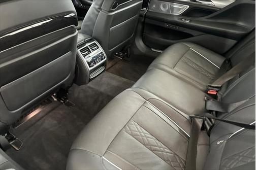 2022 BMW 750 i xDrive