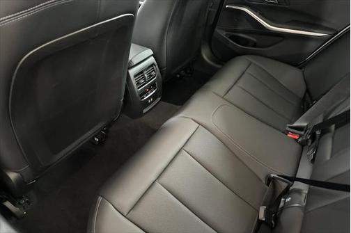 2025 BMW 330 i xDrive