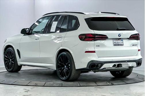 2024 BMW X5 M60i