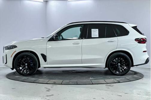 2024 BMW X5 M60i