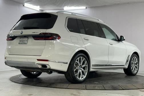 2025 BMW X7 xDrive40i