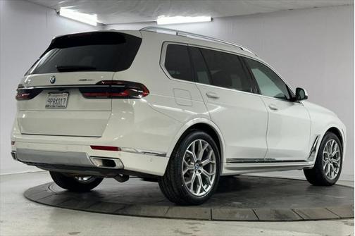 2025 BMW X7 xDrive40i