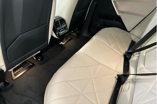 2026 BMW iX xDrive60