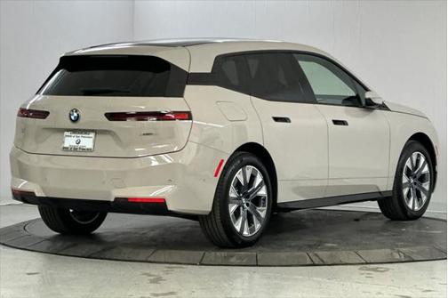 2026 BMW iX xDrive60