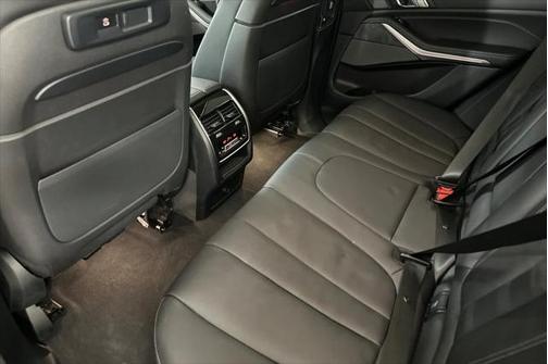 2022 BMW X5 M50i