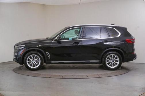 Photo 2 of 32 of 2019 BMW X5 xDrive40i