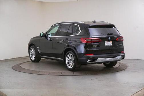 Photo 3 of 32 of 2019 BMW X5 xDrive40i