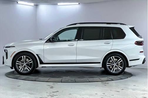 2023 BMW X7 M60i