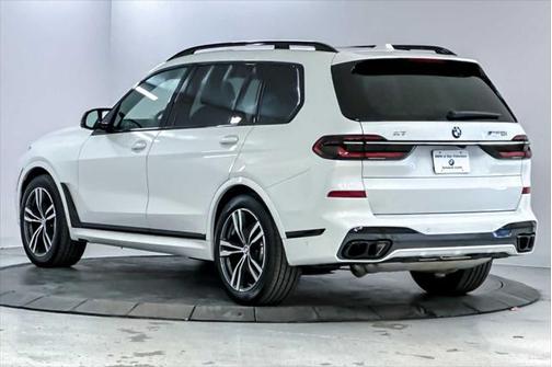 2023 BMW X7 M60i