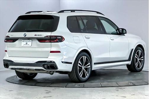 2023 BMW X7 M60i