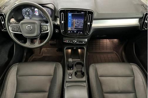2020 Volvo XC40 T5 Momentum