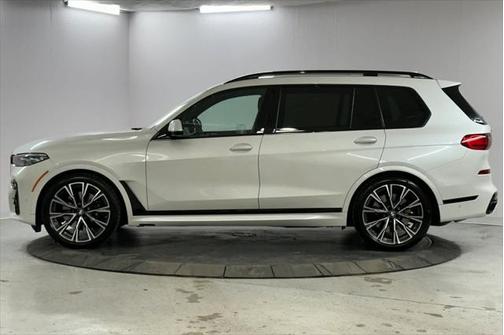 2022 BMW X7 M50i