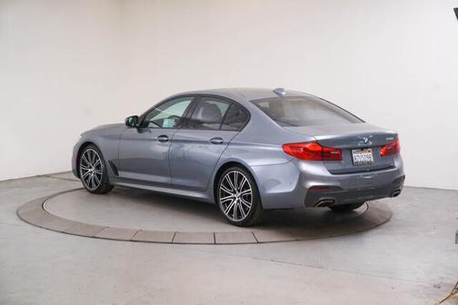 Photo 3 of 32 of 2019 BMW 540 i