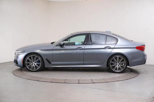 Photo 2 of 32 of 2019 BMW 540 i