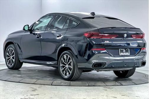 2022 BMW X6 M50i
