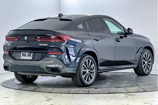 2022 BMW X6 M50i