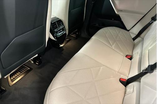 2026 BMW iX xDrive60