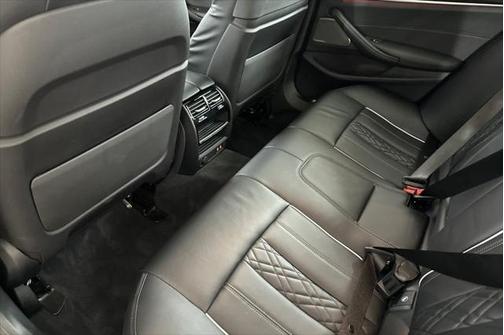 2022 BMW 540 i