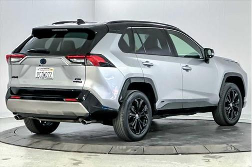 2022 Toyota RAV4 Hybrid SE