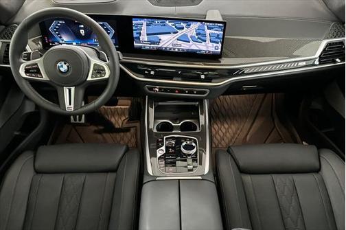 2025 BMW X7 M60i