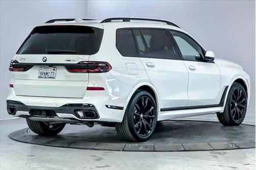 2025 BMW X7 xDrive40i