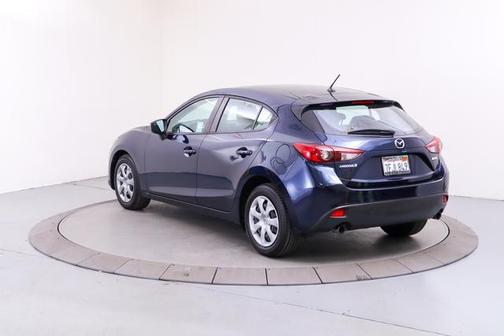 Photo 3 of 27 of 2014 Mazda Mazda3 i Sport