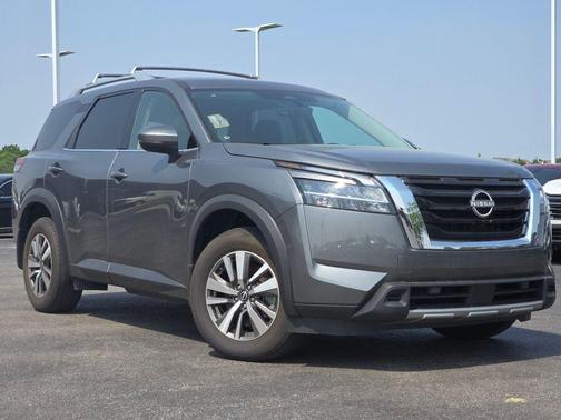 2023 Nissan Pathfinder SL