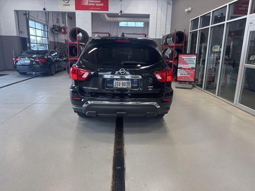 2019 Nissan Pathfinder SL