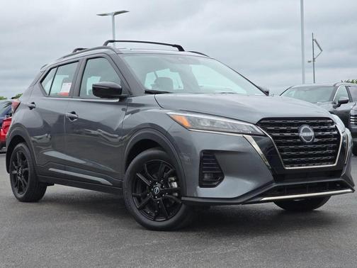 2022 Nissan Kicks SR