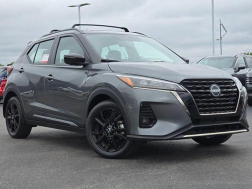 2022 Nissan Kicks SR
