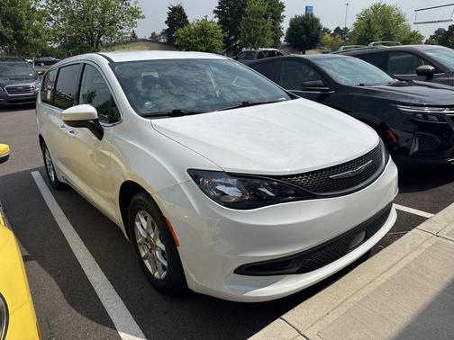 2023 Chrysler Voyager LX