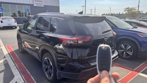 2024 Nissan Rogue SV