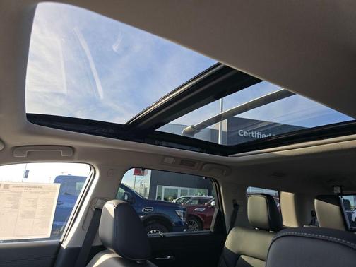 2025 Nissan Pathfinder SL