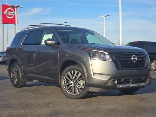 2025 Nissan Pathfinder SL