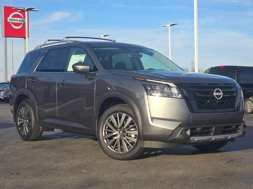 2025 Nissan Pathfinder SL
