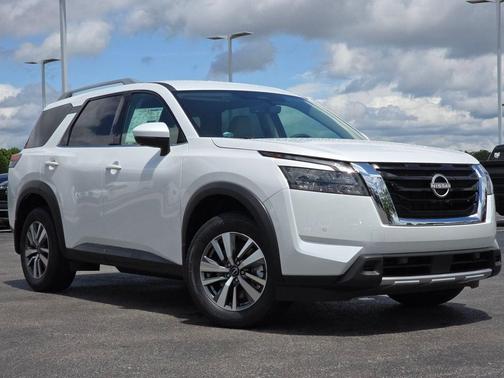 2025 Nissan Pathfinder SL