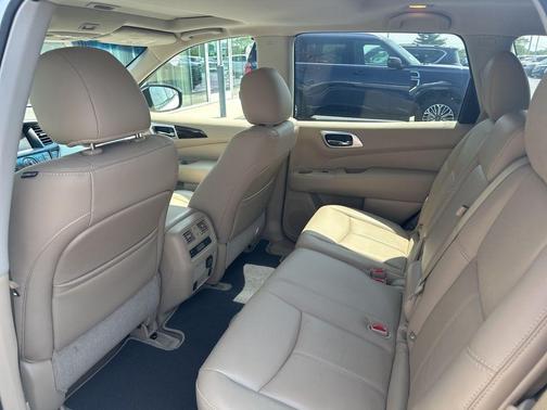 2015 Nissan Pathfinder SL