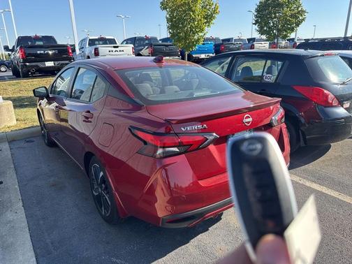 2024 Nissan Versa 1.6 SR
