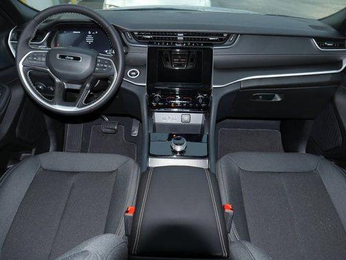 Silver Zynith 2025 Jeep Grand Cherokee Laredo