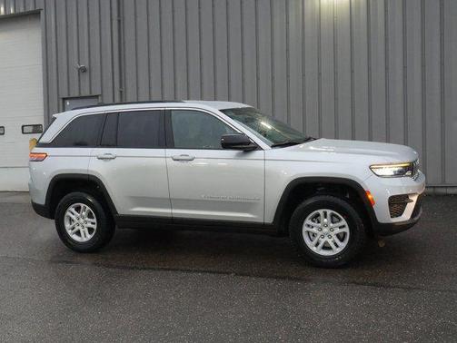 Silver Zynith 2025 Jeep Grand Cherokee Laredo