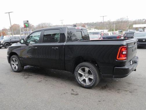 2025 RAM 1500 Express