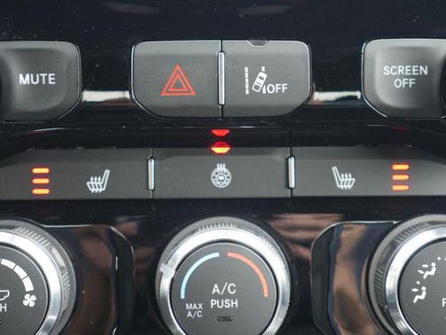 Diamond Black Crystal Pearlcoat 2026 RAM 1500 Big Horn/Lone Star