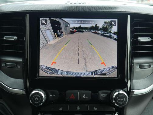 Diamond Black Crystal Pearlcoat 2026 RAM 1500 Big Horn/Lone Star